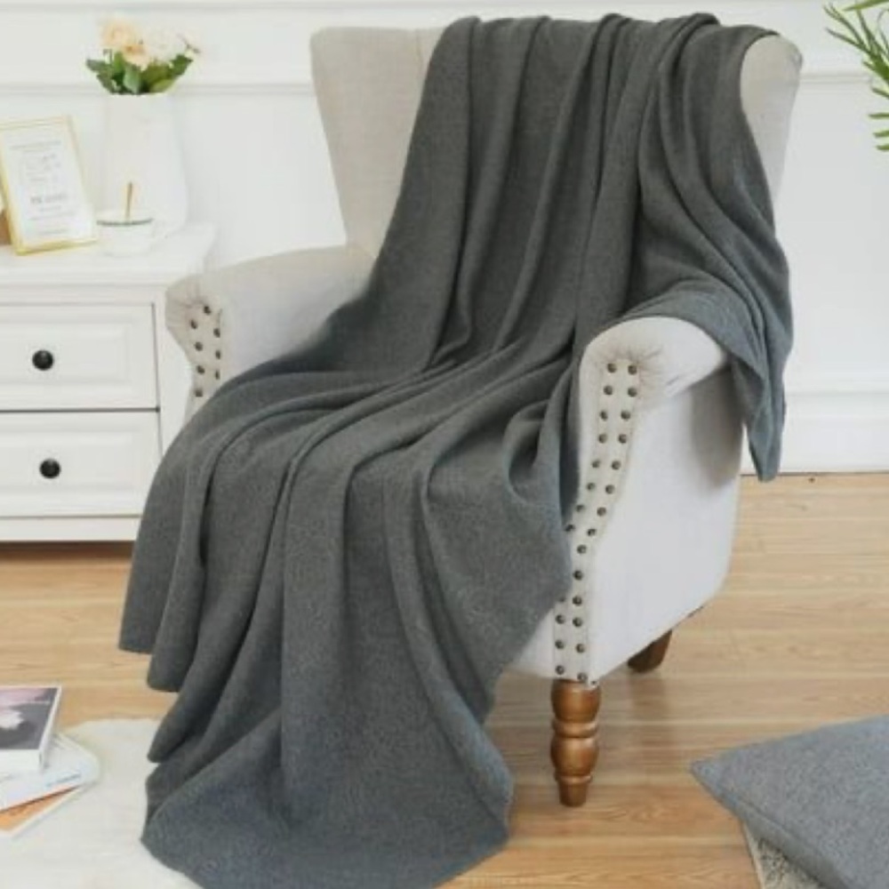 🌷Dark gray fleece throw